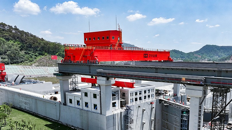 04-上闸首2×2500kN台车式启闭机.jpg